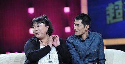 他们两人曾多么甜蜜,张金华在李菁菁怀孕时承包了全部家务,连鞋带都帮