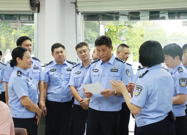 贵港市公安局港北分局到港南开展警务交流活动