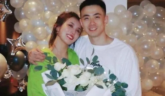 赵继伟结婚!娇妻是个美女艺术家,辽宁队就剩郭艾伦了