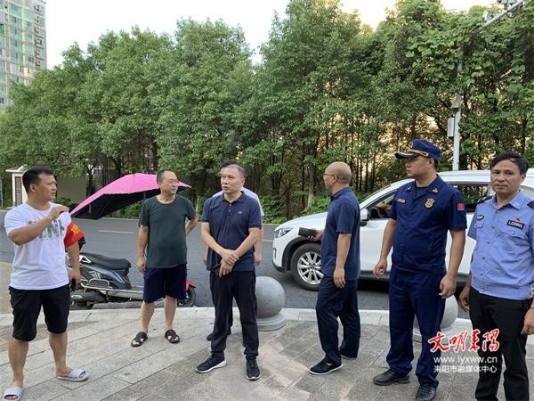 周斐督查中元节城区防火工作