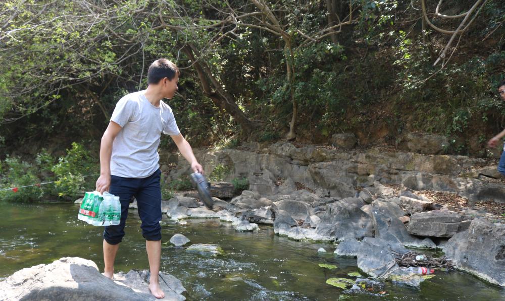 云南宜良马蹄河露营,在绿水青山的包围中,吃着我们最爱的火锅