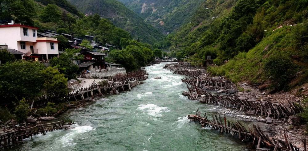 怒江最美城市贡山县城,住贡山丙中洛,独龙江,第一湾美景全游览