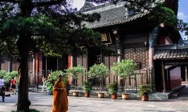 成都香火最旺的寺庙,为四大禅林之首,门票和上香都免费