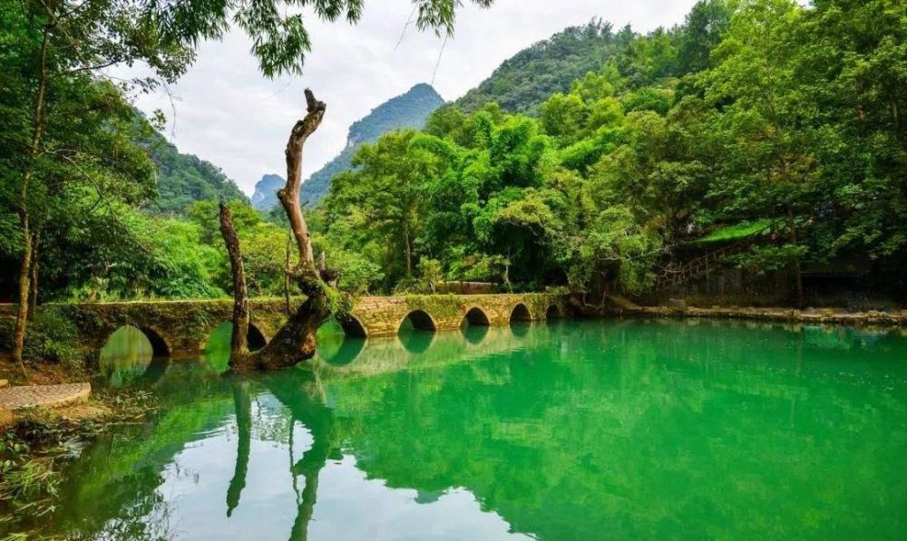 贵州荔波小七孔风景区与九寨沟一样美风景如画最美喀斯特地貌