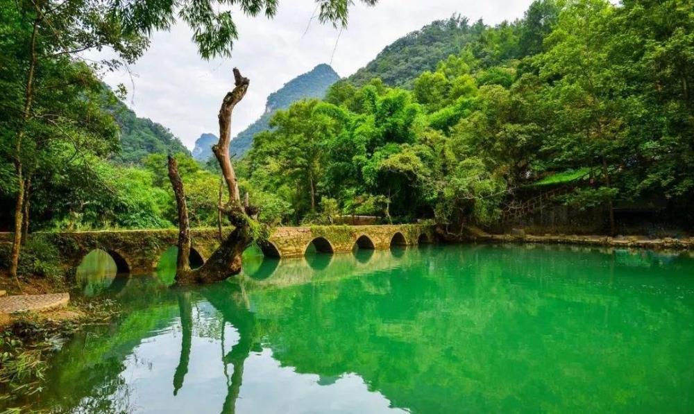 贵州荔波小七孔风景区与九寨沟一样美,风景如画,最美喀斯特地貌