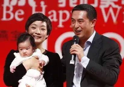 被称为"国民大叔"的张嘉译,有人说他是靠前妻上位,有人说他是实力派!