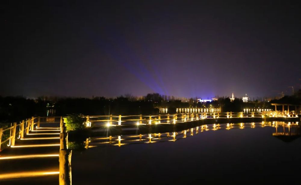 天街夜景(文雅/摄)就凭"备受国际青睐 小城市有大底气"西昌城市虽小