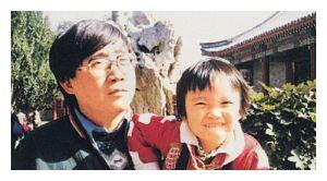 2001年梁左猝死,英达带走唯一遗产,留给10岁梁青百万高利贷借条