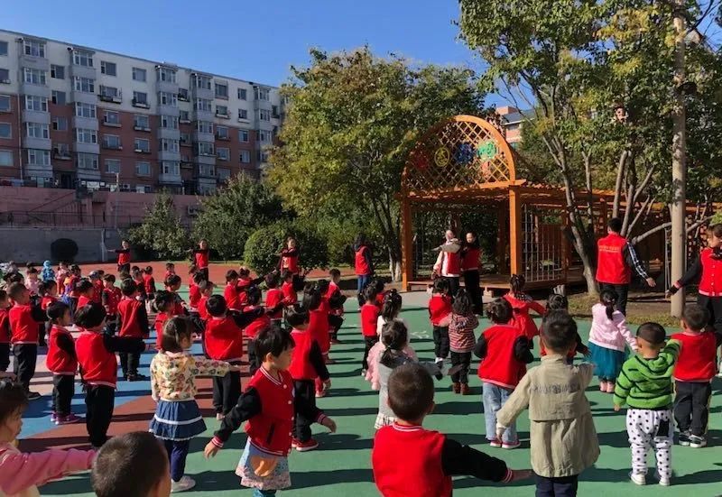 长春幼儿园,小学开学第一天:测温,防疫,确保学生安全!