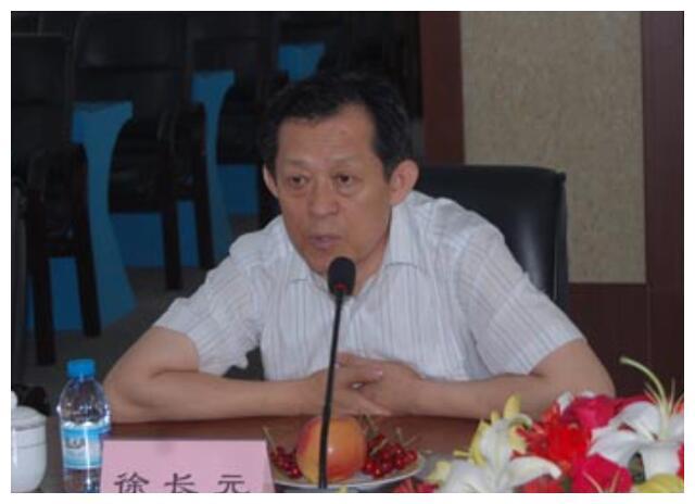 这么多年来,徐长元贪污挪用的公款以及收受其他人给的贿赂,几乎都