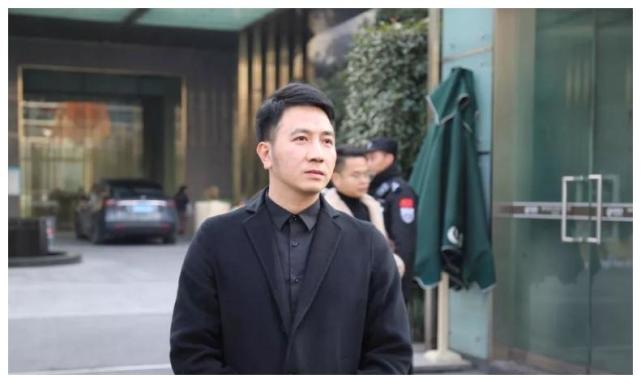林生斌被爆移民!现任妻子孩子已在国外,公司倒闭员工集体辞职!
