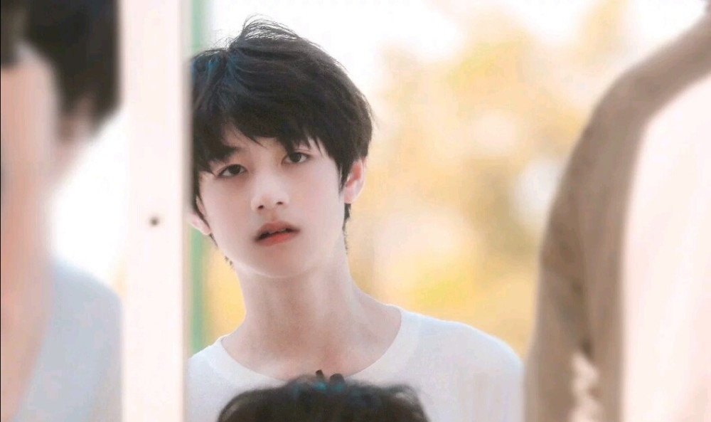 朱志鑫/少年眼中满是星光,少年未来满是希望.
