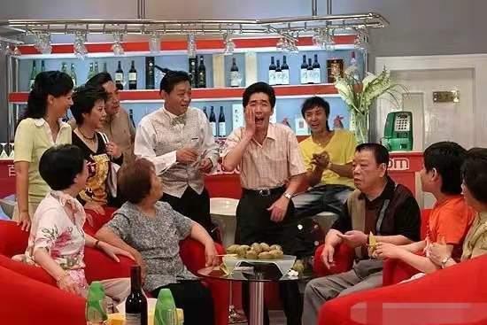 78岁知名导演去世,曾拍摄经典喜剧《老娘舅》,曹可凡发长文悼念