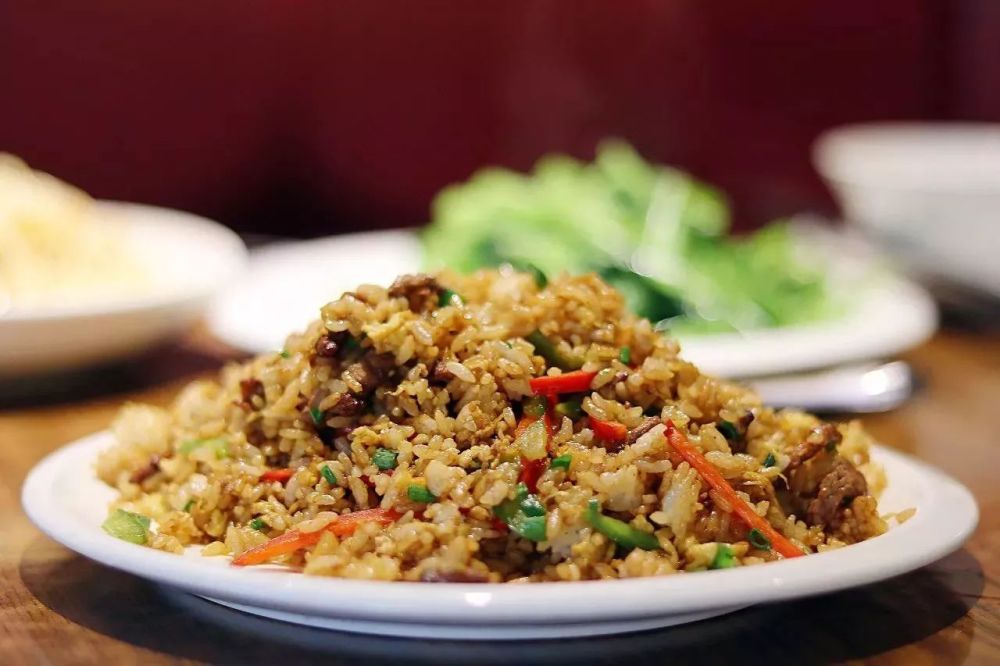 剩米饭的华丽变身,做成家常炒饭,食材丰富,营养均匀,好吃味美
