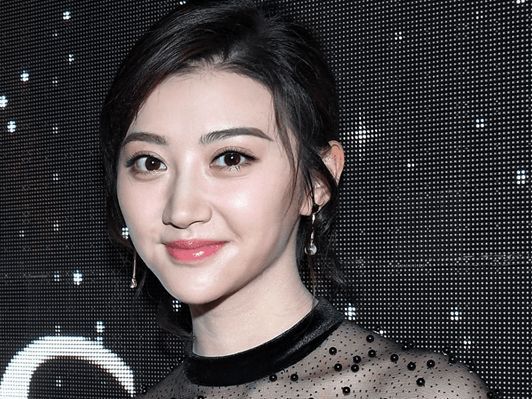女明星颜值全靠"p",完美女神都是假的,皮肤问题比你还多!