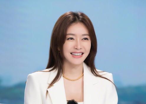 相爱4年多次求婚秦岚被拒,娶小12岁央视主播,现50岁儿女双全
