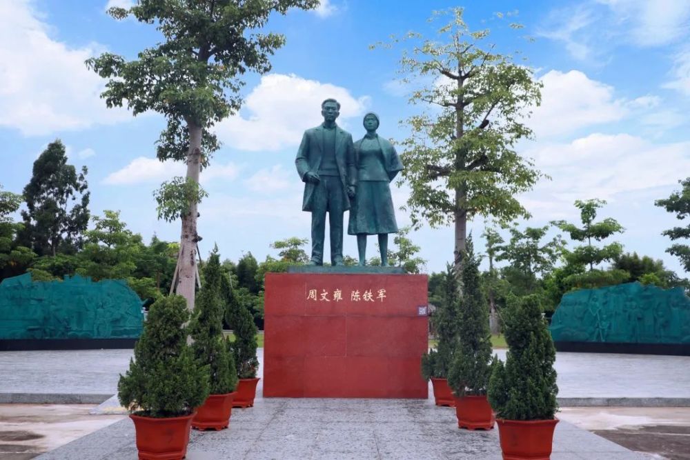 矗立; 坚定的革命意志,崇高的革命感情,这里便是周文雍陈铁军烈士陵园
