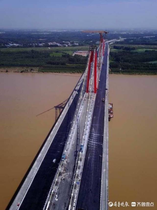 济南凤凰黄河大桥沥青铺设接近尾声,通车越来越近