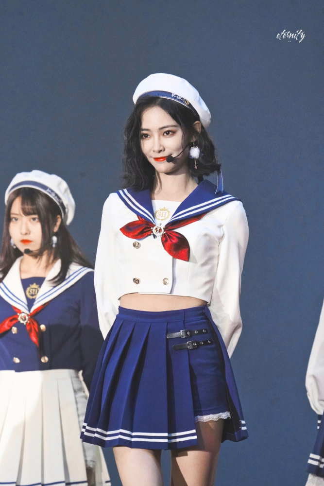许佳琪 改成舞台服装的水手服也非常好看!美少女kiki的舞台yyds!