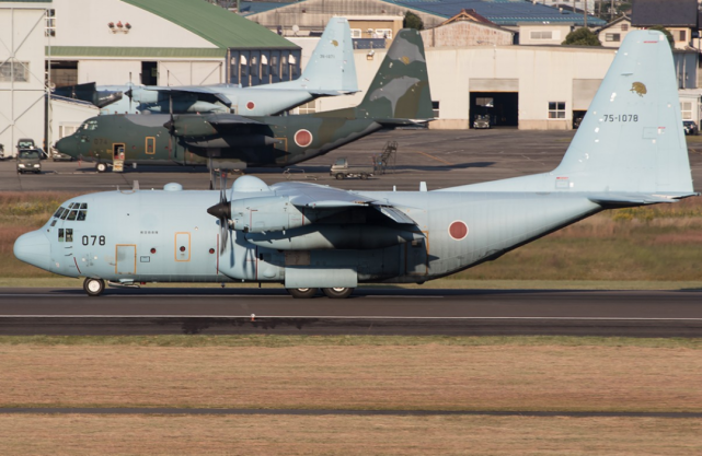 日本航空自卫队c130运输机