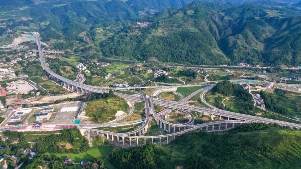 石阡至玉屏(大龙)高速公路一景.