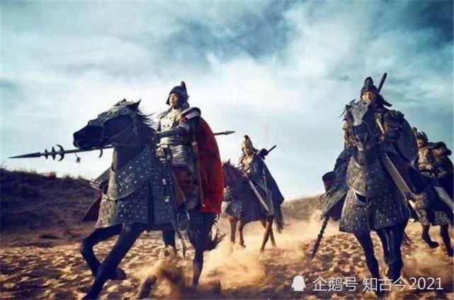 皇甫嵩的侄子,谒者仆射皇甫郦此时恰好在军中,劝皇甫嵩说:"现在时局