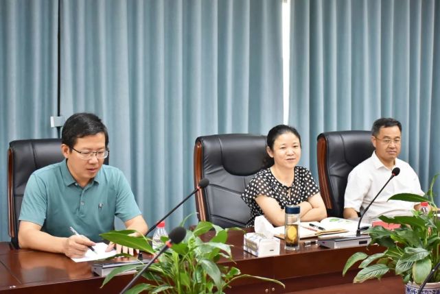 大余县人民政府副县长提名人选曾毅同志莅临我校走访调研
