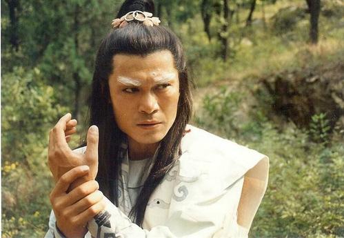 25年前的《白眉大侠》:男主没火,小配角成大明星,反娶
