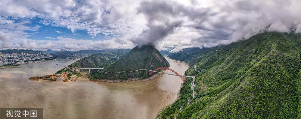 摄影组图:重庆巫峡口风景秀丽