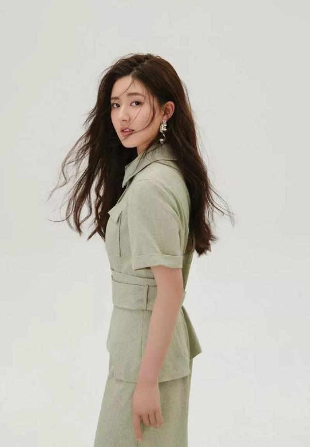 宝藏女孩赵露思壁纸