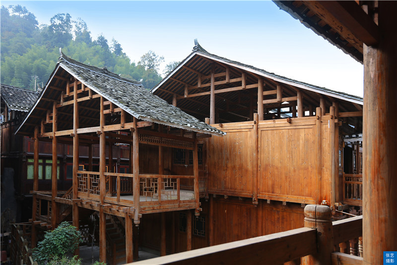 贵州侗寨古建筑不用一钉一铆只用榫衔接矗立数百年依然不倒