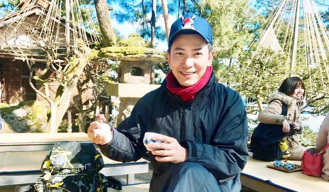 17岁辍学,20岁夜总会驻唱,25岁爆红,31岁主持人,今50岁仍单身