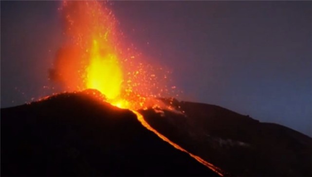 进入2021年后,地球多地陆续变天?美国三座火山同时喷发