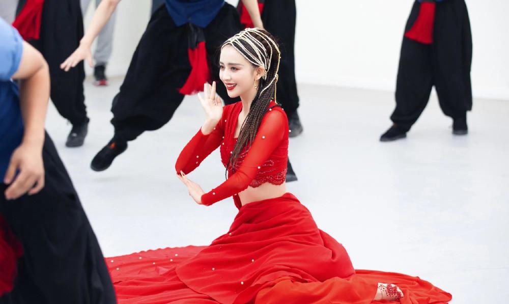 佟丽娅舞蹈生后台花絮图
