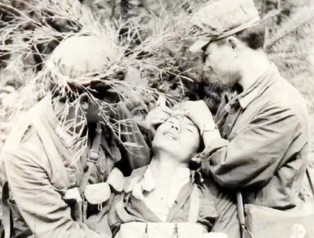 1986年老山战场照《死吻》:那名救护队女战士张茹,后来怎样了