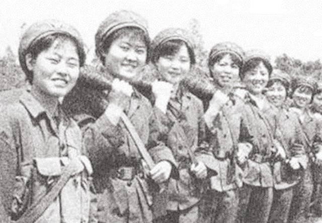 1986年老山战场照《死吻》:那名救护队女战士张茹,后来怎样了