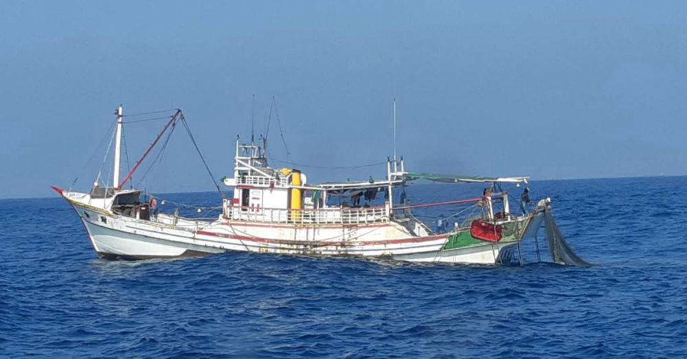 登岛就开火日媒称中国40艘渔船驶入钓鱼岛中方做出明确回应