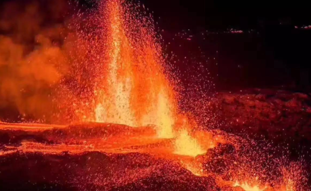 比如著名的度假胜地夏威夷群岛,就是典型的火山岛.