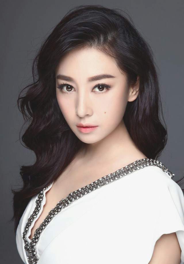 中国最美最漂亮的回族女明星个个貌若天仙最后一位已不再人世