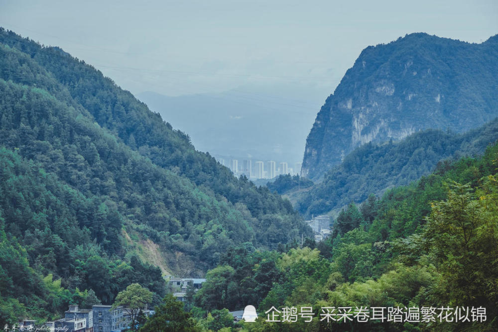 你知道吗?黔江区在城市里就有壮观大峡谷景观,请跟我云游