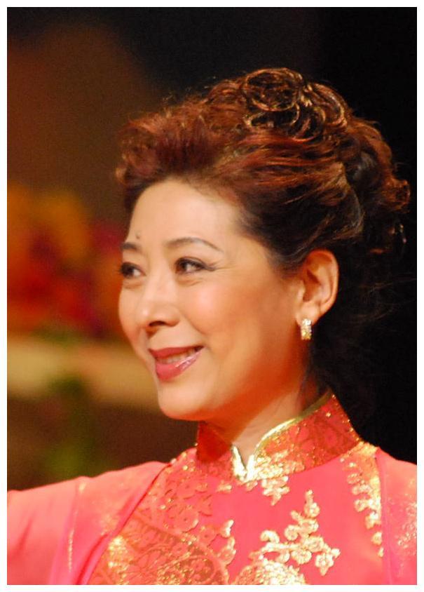 国家一级歌唱家关牧村,风光的背后是一段不为人知的