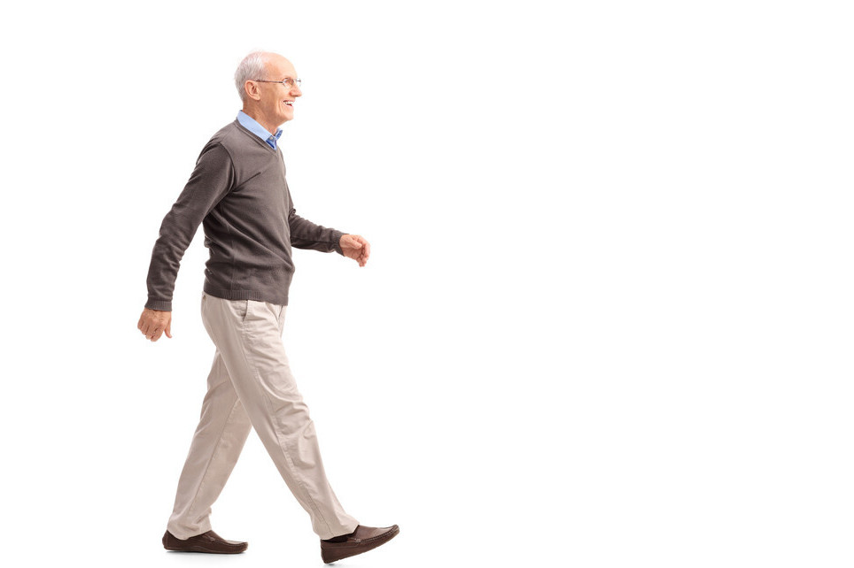 老年人要长寿,走路是最佳运动之一,掌握5个要点,健康获益更多