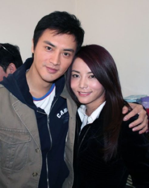 随后,李钰和邵兵因戏结缘,邵兵的成熟体贴打动了李钰,两人很快走到一