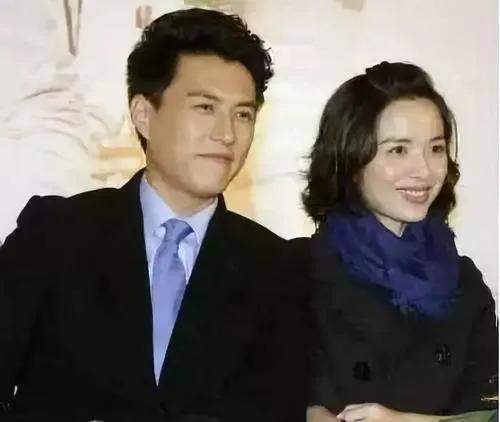 靳东:与离过婚的江珊同居4年,为何转身娶了二婚的李佳