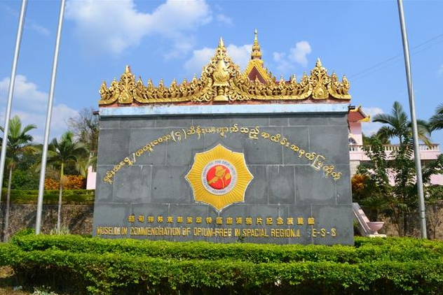 金三角的缅甸小勐拉:繁华的表面下,充满着赌博与性文化