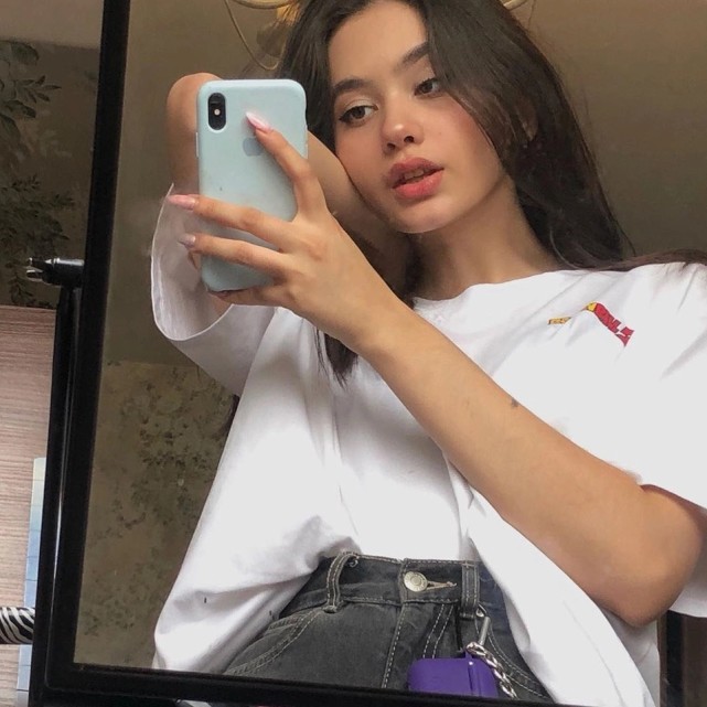 60张爆火的ins欧美风女生真人头像