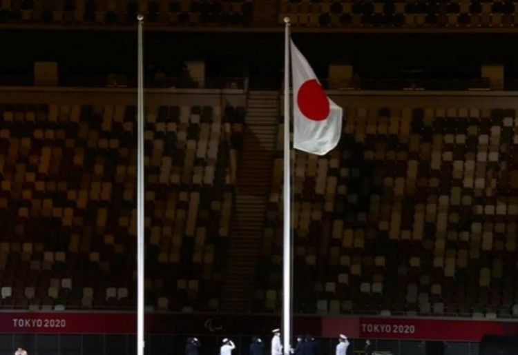 躺平了!东京残奥会开幕式日本本国国旗升错