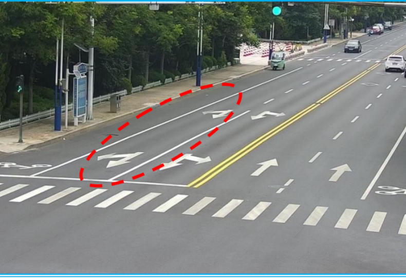 03 右转 图8 右转车道 该车道为右转专用道,不受信号灯控制,右转车道