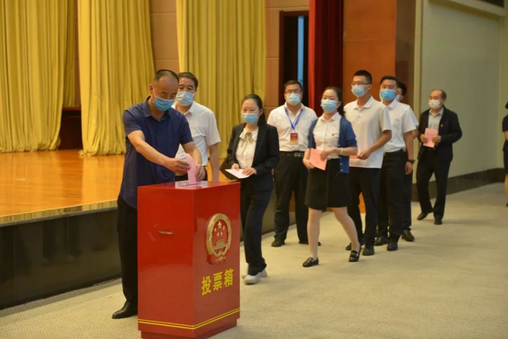 记者:王小龙 卢建飞 岑文喆"在看"的永远18岁