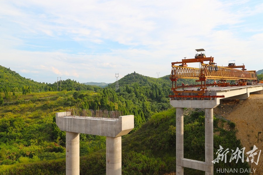 s345二广高速新田连接线项目建设正酣